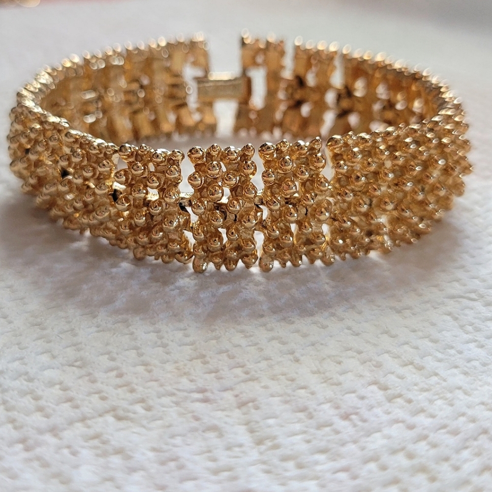 Beautiful Vintage Sarah Coventry Goldtone Link Bracelet - 7 1/2" w/Clasp